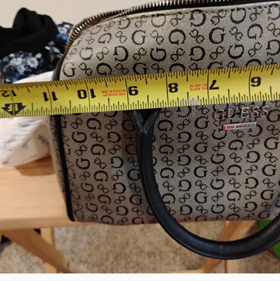 Guess purse - Picture 6 of 10